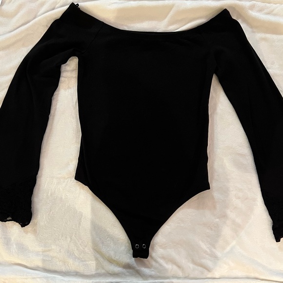 Express black off the shoulder bodysuit - Picture 1 of 3